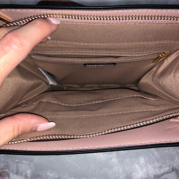 Call it spring purse 👜 - Picture 3 of 8